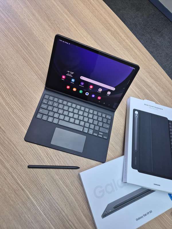 Samsung Galaxy Tab S9 5G with Keyboard
