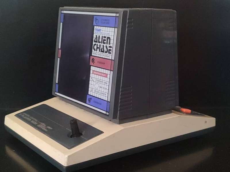 Tomy Alien Chase 1982 desktop game