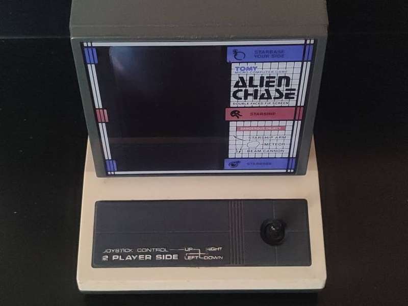 Tomy Alien Chase 1982 desktop game