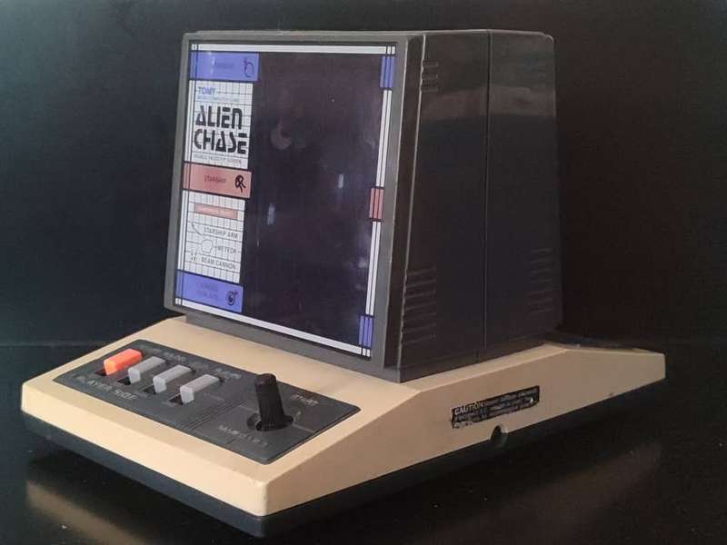 Tomy Alien Chase 1982 desktop game
