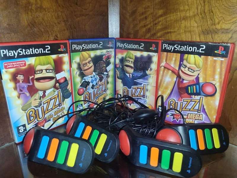 Buzz Controllers and 4 Game Bundle for PlayStation 2 PS2