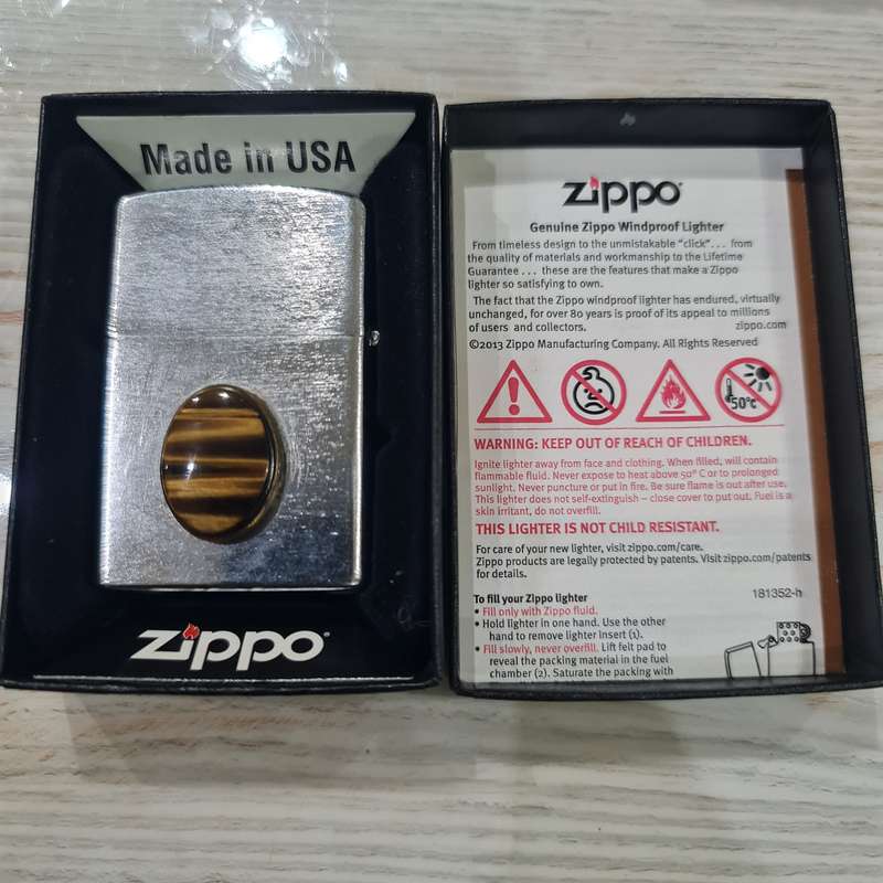 VINTAGE COLLECTORS ZIPPO LIGHTER WITH TIGERS EYE STONE