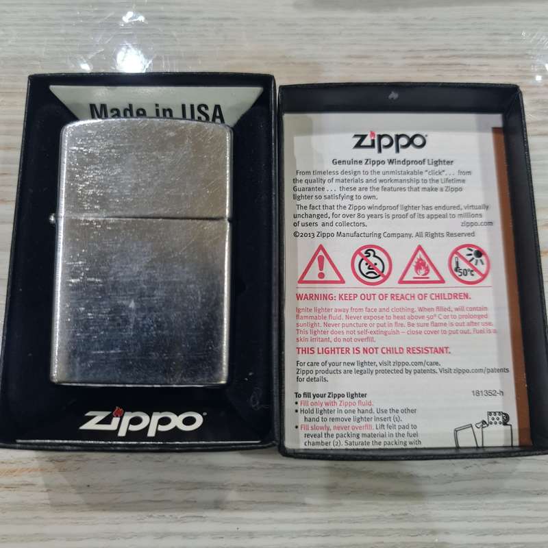 VINTAGE COLLECTORS ZIPPO LIGHTER WITH TIGERS EYE STONE