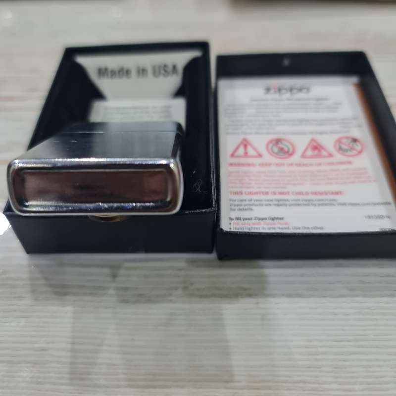 VINTAGE COLLECTORS ZIPPO LIGHTER WITH TIGERS EYE STONE