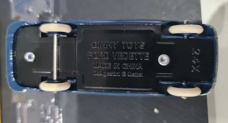 DINKY TOYS #24 FORD VEDETTE 54 DIE CAST MODEL CAR