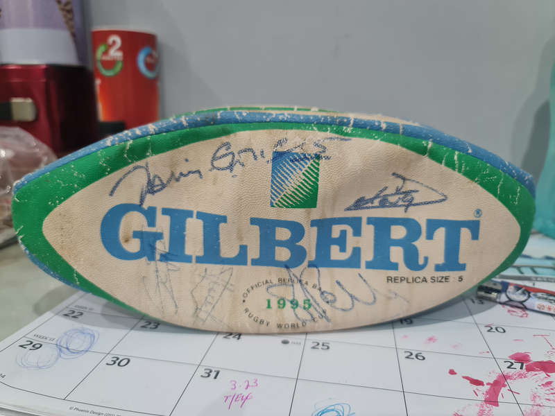 GILBERT RUGBY BALL SIGNED BY THE FRENCH RUGBY TEAM 1995 WORLD CUP