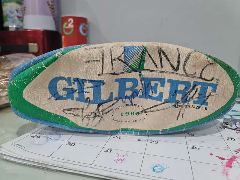 GILBERT RUGBY BALL SIGNED BY THE FRENCH RUGBY TEAM 1995 WORLD CUP