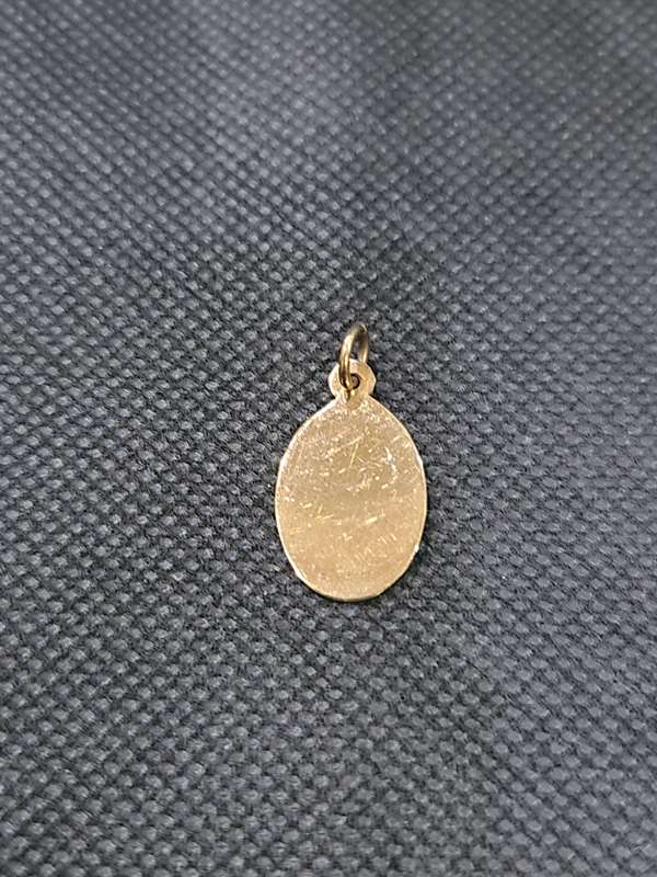 9CT YELLOW GOLD OVAL DISK