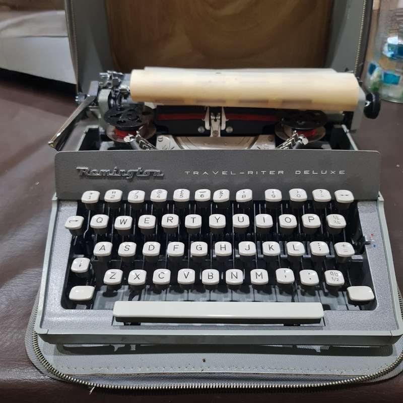 VINTAGE RIMINGTON TYPEWRITER
