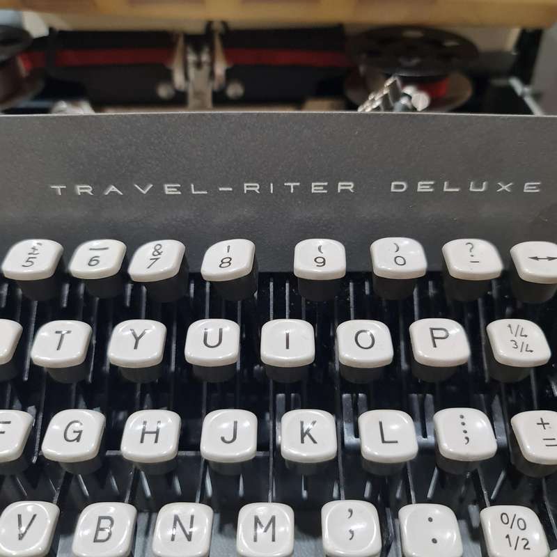 VINTAGE RIMINGTON TYPEWRITER