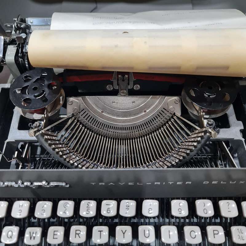 VINTAGE RIMINGTON TYPEWRITER