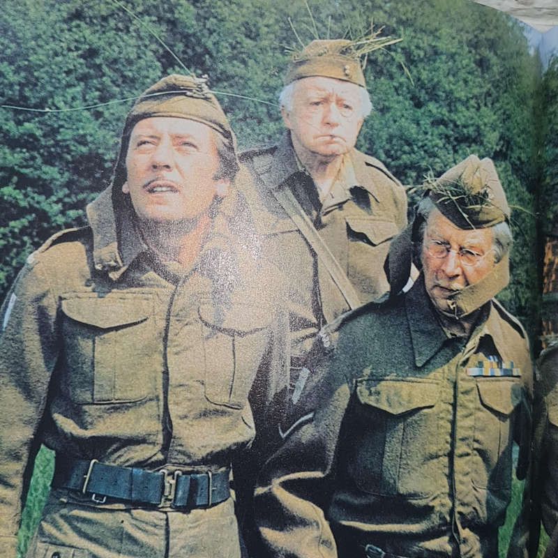 DADS ARMY. COMPLETE SERIES ON DVD . INCLUDES THE BOOK.