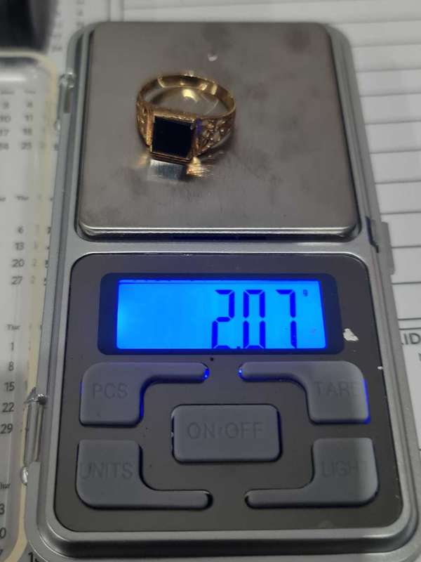 9ct BLACK STONE MANS RING