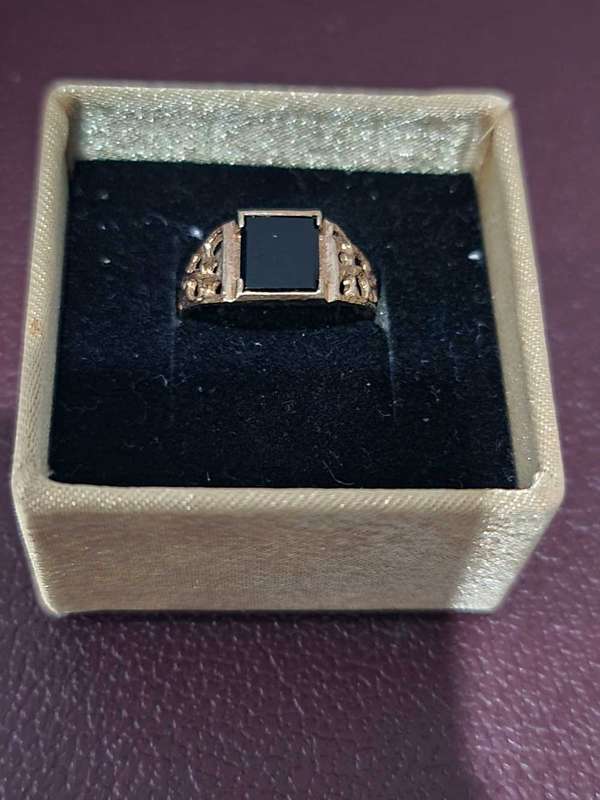 9ct BLACK STONE MANS RING