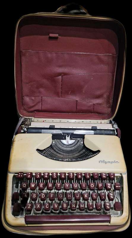 VINTAGE OLYMPIA PORTABLE TYPEWRITER