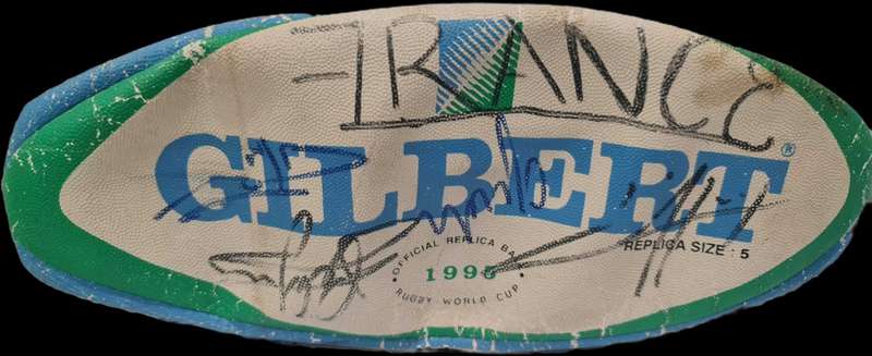 GILBERT RUGBY BALL SIGNED BY FRENCH RUGBY TEAM 1995 W CUP