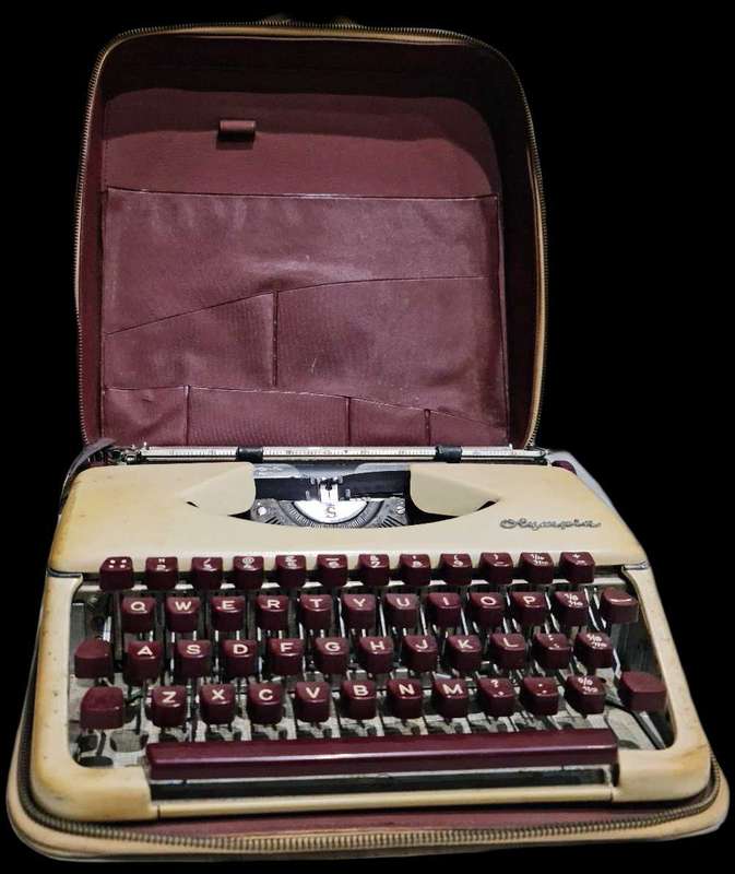 VINTAGE OLYMPIA PORTABLE TYPEWRITER