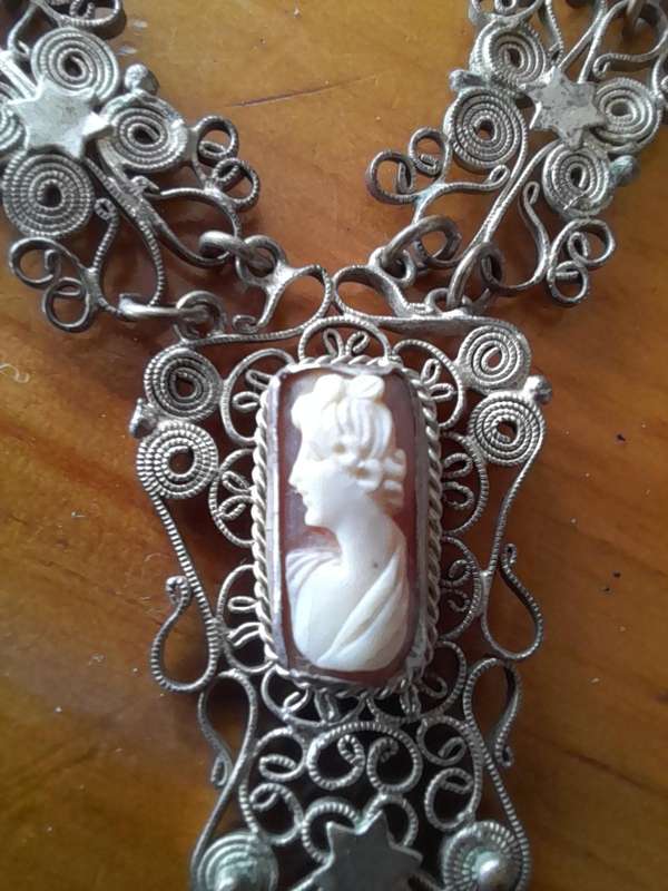 Vintage Coiled Cameo Lavelier Necklace