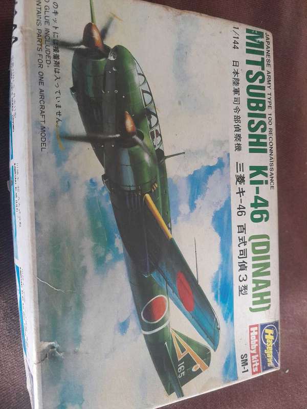 Mitsubishi Ki-46 and truck model kit