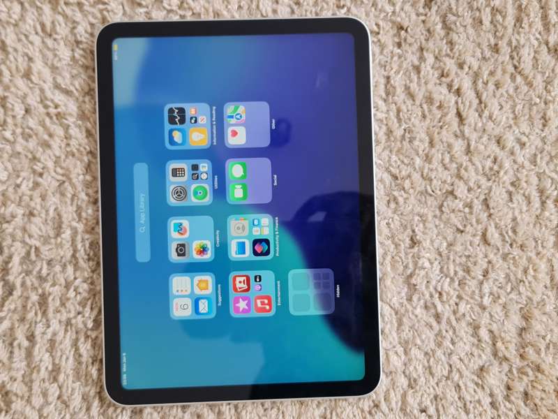 Ipad 10th generation 64gigs