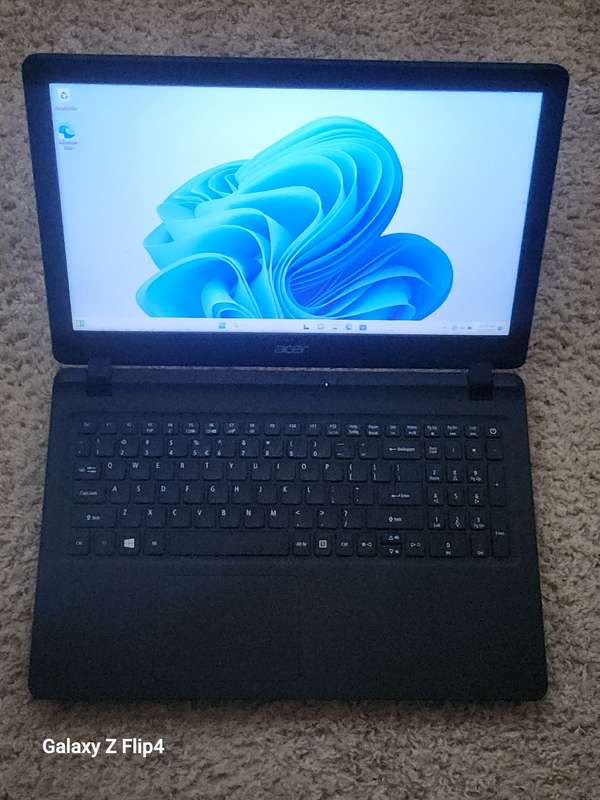 Acer Extensa 2540 Intel Core i5-7200U 2.50GHz Dual Core 15.6" HD (1366x768) Ultra-Slim ComfyView 4GB