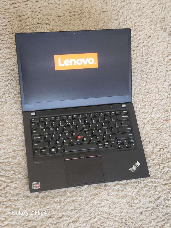 Lenovo T14 Ryzen 5 5650u pro Radeon Graphics 512NVMe 16gig ram