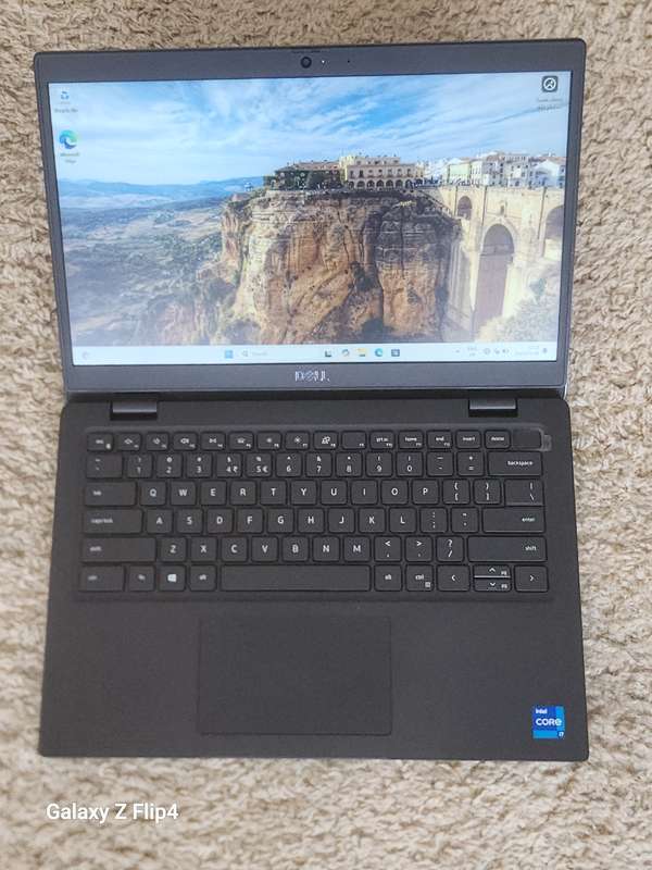 Dell Latitude 3420 14-inch Core i7-1165G7 8GB RAM 256GB SSD Win 11 Pro Laptop