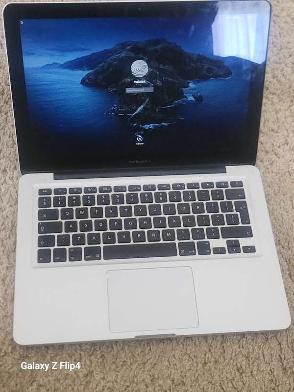 MACBOOK PRO 2012 500gig/4GIG RAM Os Catalina