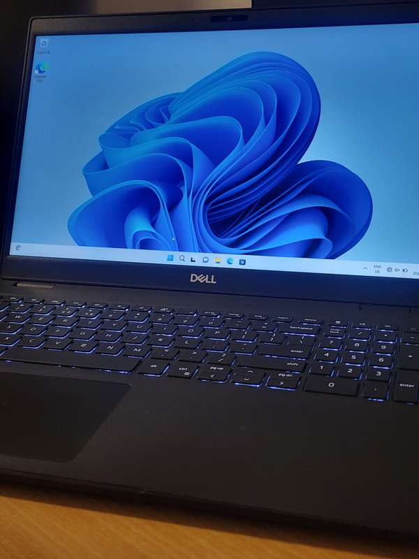 DELL LATITUDE  3510 CORE I5 10TH GEN 256NVME 8GIG RAM WINDOWS  11 PRO