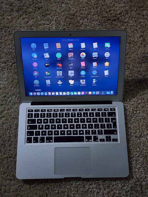 MACBOOK EARLY 2015 CORE I5 256SSD OS CATALINA