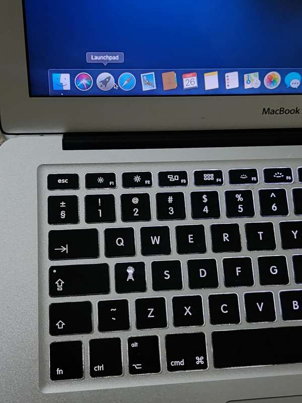 MACBOOK EARLY 2015 CORE I5 256SSD OS CATALINA