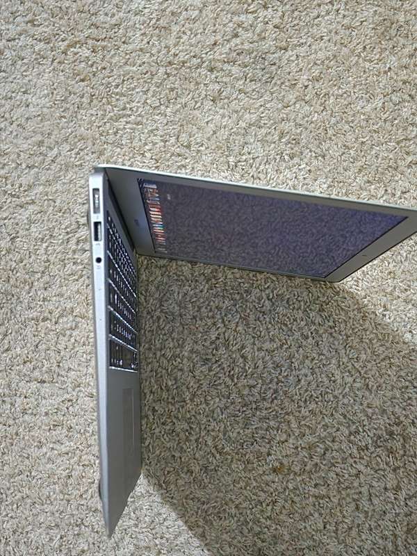 MACBOOK EARLY 2015 CORE I5 256SSD OS CATALINA