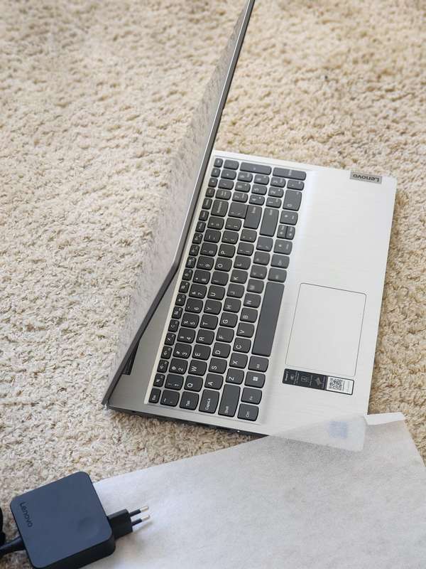 LENOVO IDEAPAD 3 INTEL CELERON N4020 500GIG HDD 4GIG RAM WINDOWS 11PRO 24H2