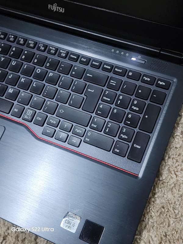 SIemens fujistu Lifebook U7510 core i5 10th gen 512gig ssd 8gig ram windows 11pro 24h2