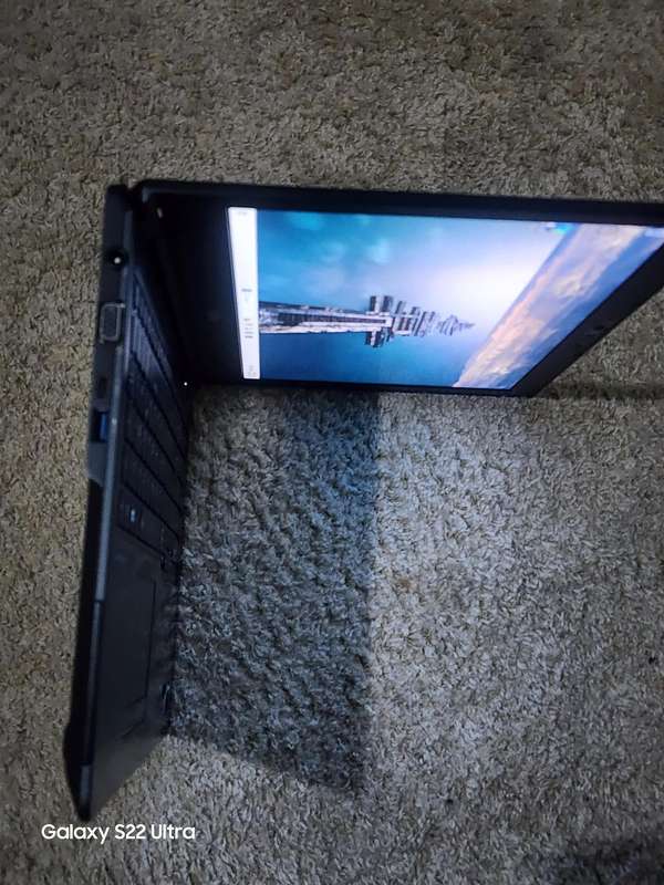 SIemens fujistu Lifebook U7510 core i5 10th gen 512gig ssd 8gig ram windows 11pro 24h2