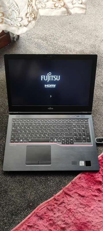 SIemens fujistu Lifebook U7510 core i5 10th gen 512gig ssd 8gig ram windows 11pro 24h2