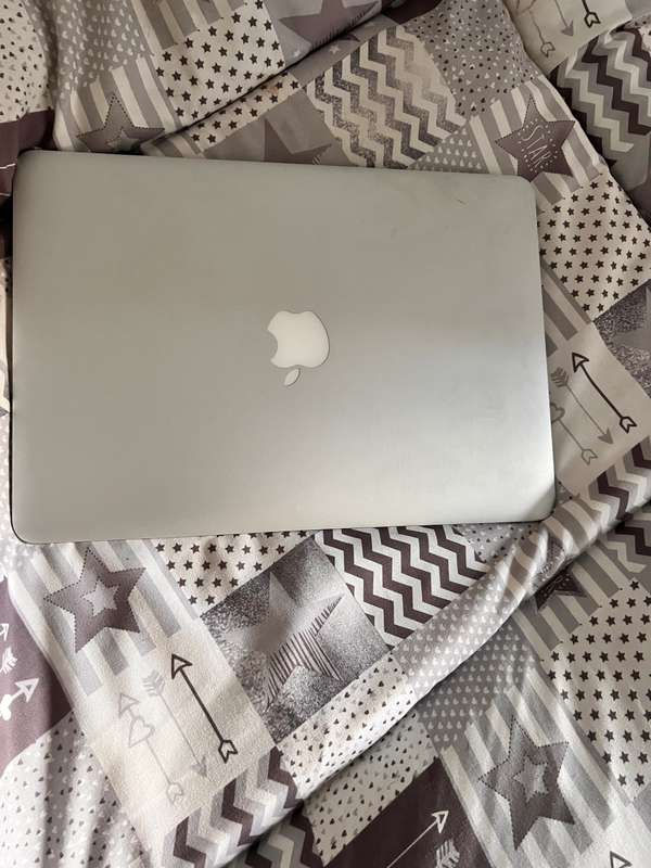 2017 Apple Macbook Air 13' | Intel Core i5, 8GB RAM, 128GB SSD, Mac OS Catalina | Bargain Buy