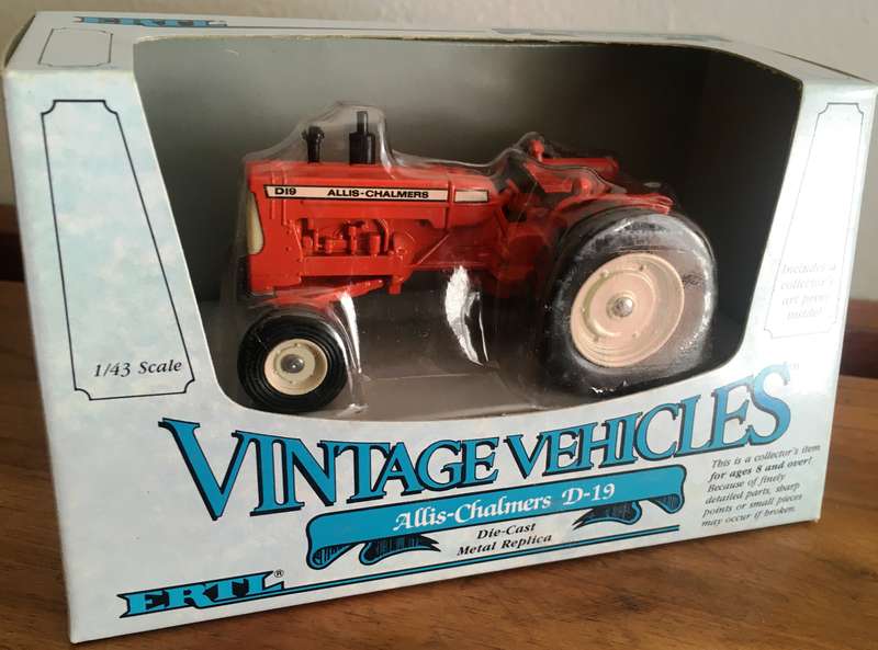 Allis Chalmers D-19 Tractor Ertl 1-43 Boxed