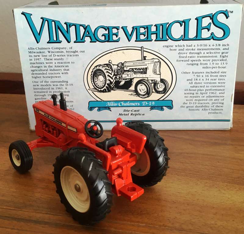 Allis Chalmers D-19 Tractor Ertl 1-43 Boxed