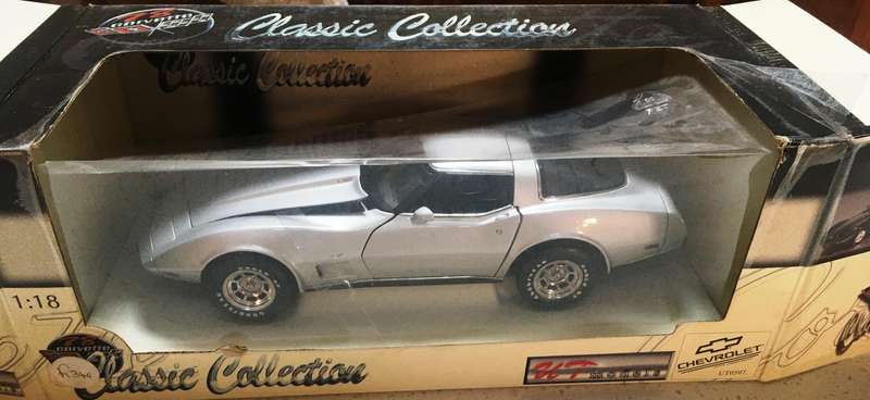 Corvette 1968 UT-Models 1-18 Silver Boxed