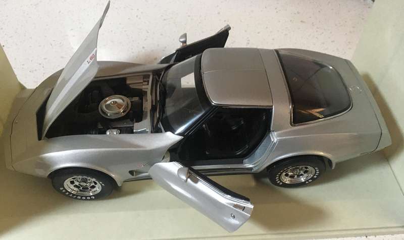 Corvette 1968 UT-Models 1-18 Silver Boxed