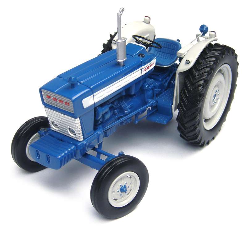 Ford 5000 Tractor Universal Hobbies 1-32 Scale Boxed (New Condition)