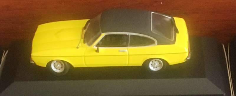 Ford Capri 1977 MiniChamps 1-43 Yellow Black Roof Boxed