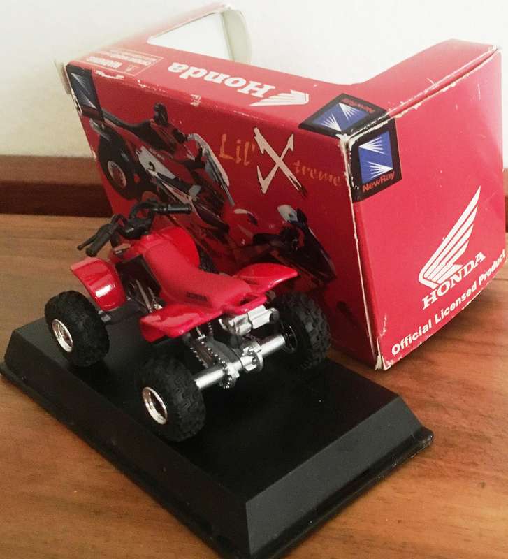 Honda Sportrax 400EX New Ray Red 1-32 Boxed