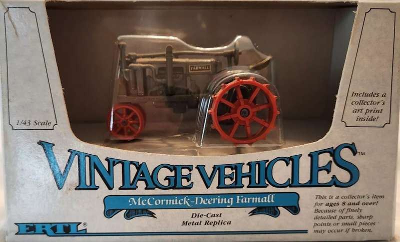 McCormick Deering Farmall Ertl 1987 1-43