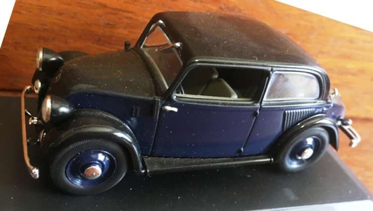 Mercedes Benz 130H 1933 W23  Altaya 1-43 Dark Blue Loose