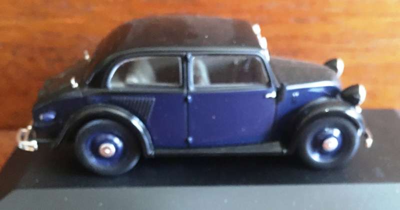 Mercedes Benz 130H 1933 W23  Altaya 1-43 Dark Blue Loose