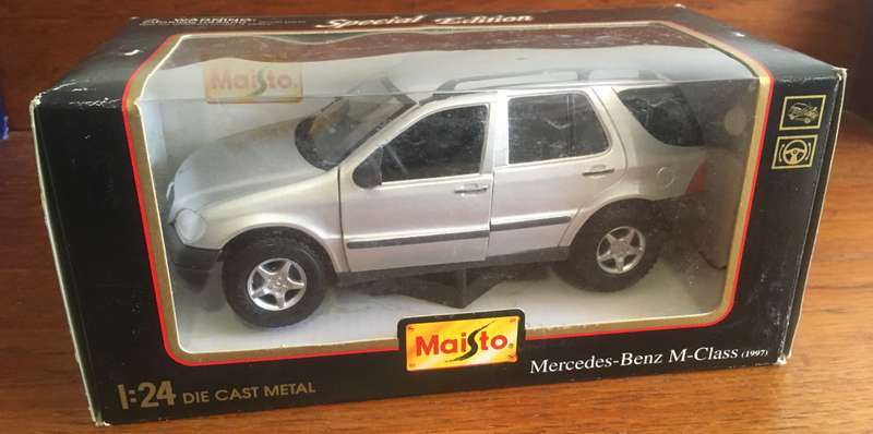 Mercedes Benz M-Class Maisto 1-24 Silver Boxed
