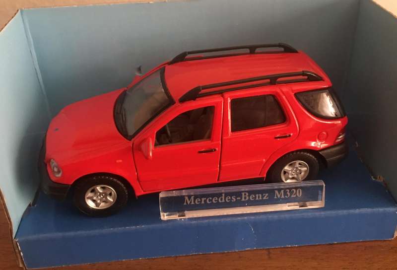 Mercedes Benz M Class Cararama Red 1-43 Boxed