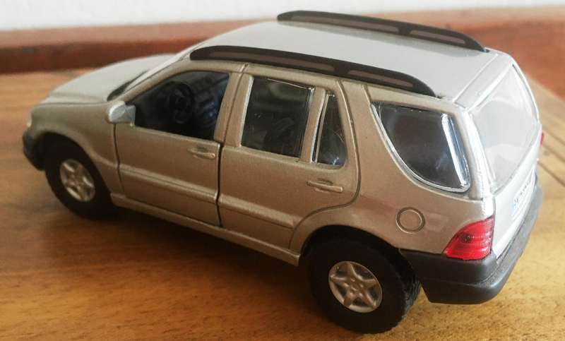 Mercedes Benz M Class Maisto Silver 1-41 No Box